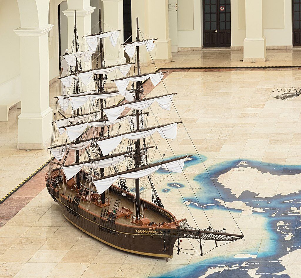 Side view of a ship model inside the Veracruz Naval Historical Museum