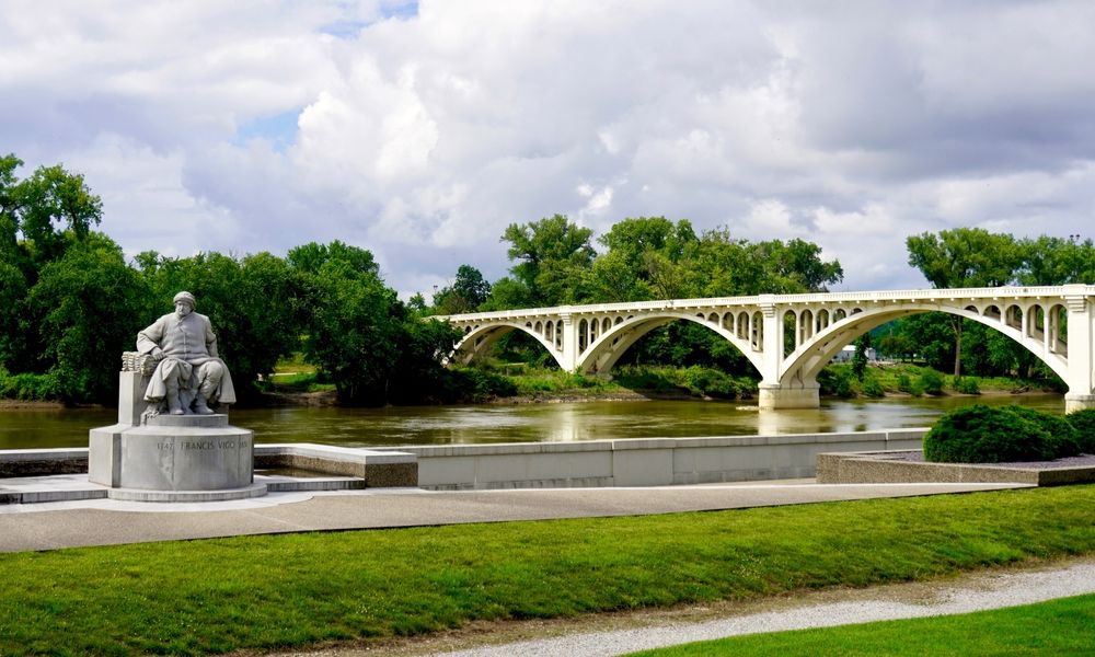 Daytime view of Lincoln Memorial Bridge