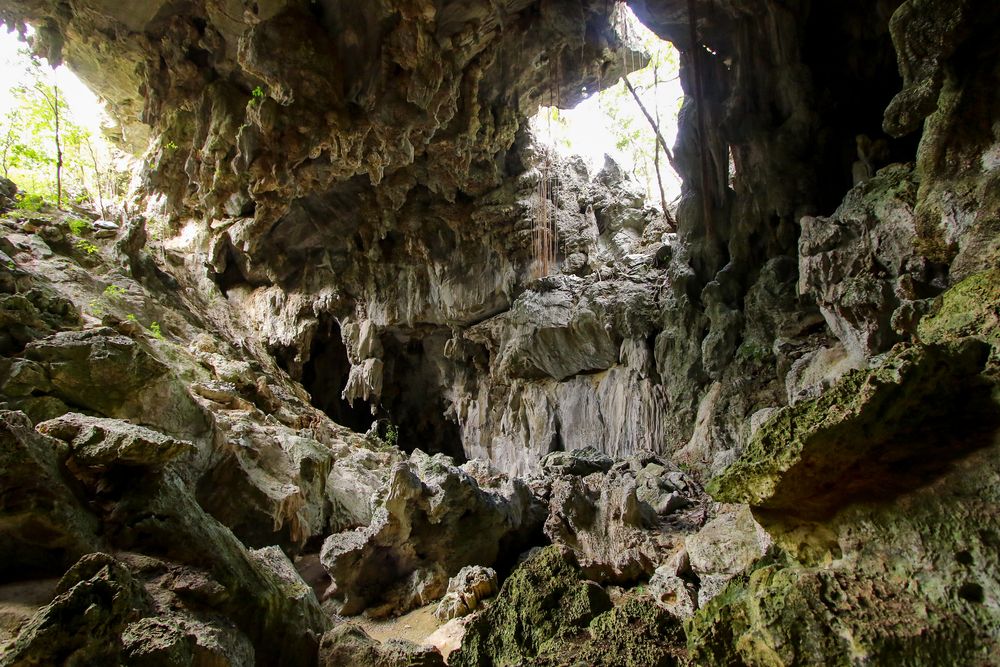 Rough wall texture of Gran Caverna de Santo Tomas