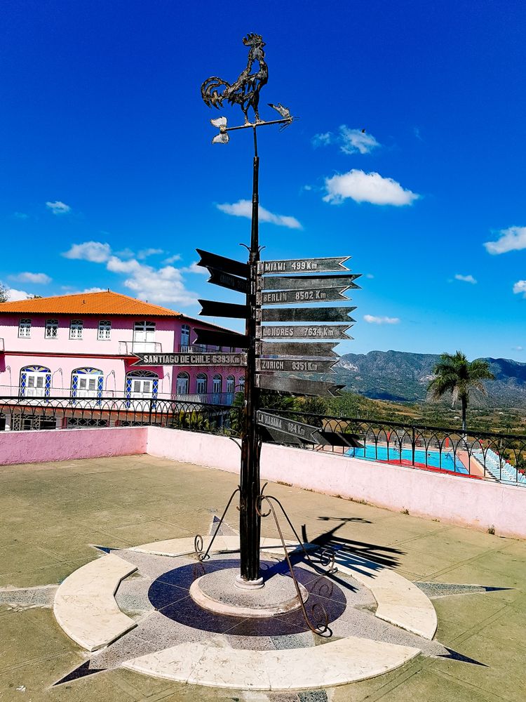Arrow signs at Hotel Los Jazmines’ Viewpoint
