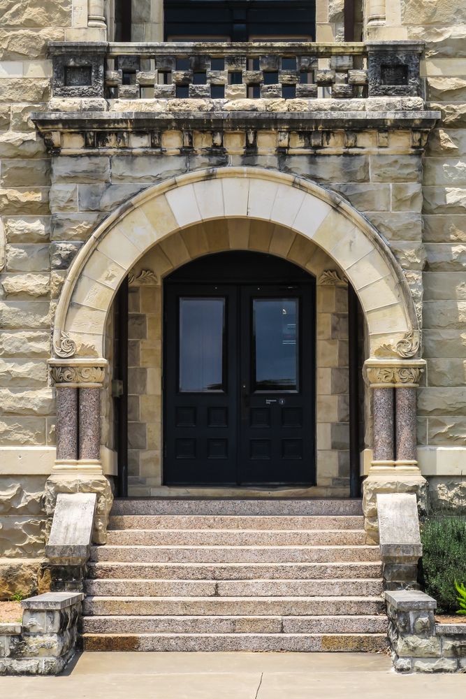 Entrance to Victoria County Courthouse