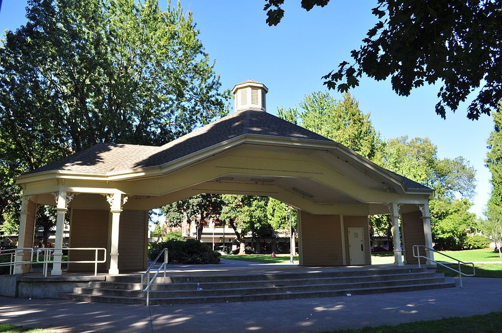 Picnic shelter at Esther Short Park