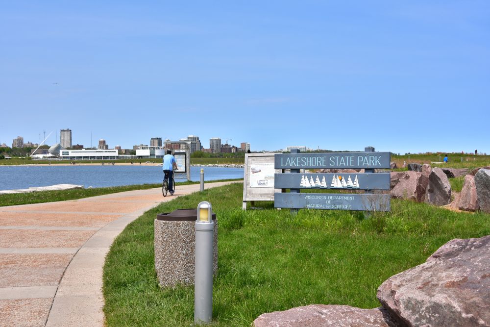 Welcome sign of Lakeshore State Park