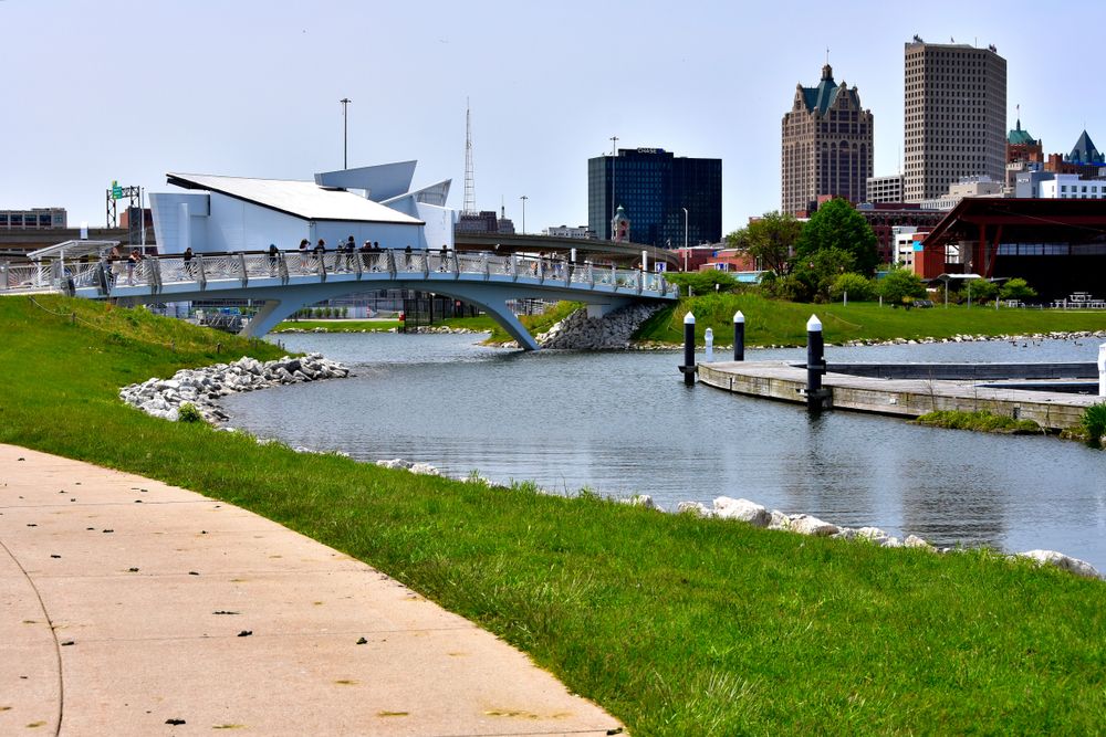 A footbridge at Lakeshore State Park