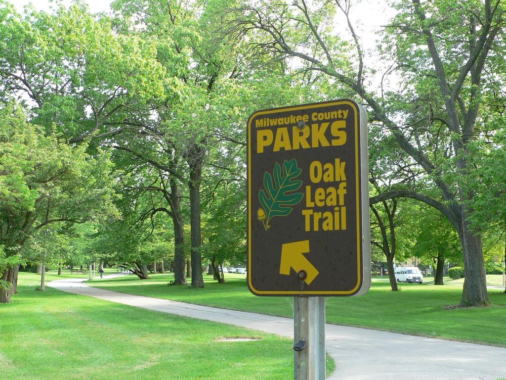 Signage of Oak Leaf Trail