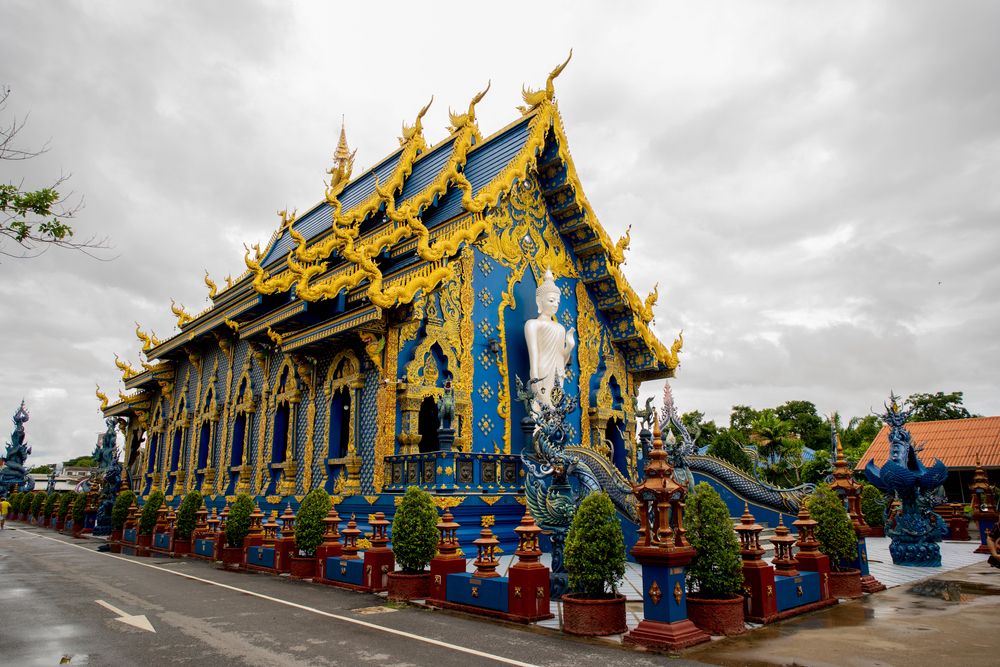 Outside view of Wat Rong Suea Ten