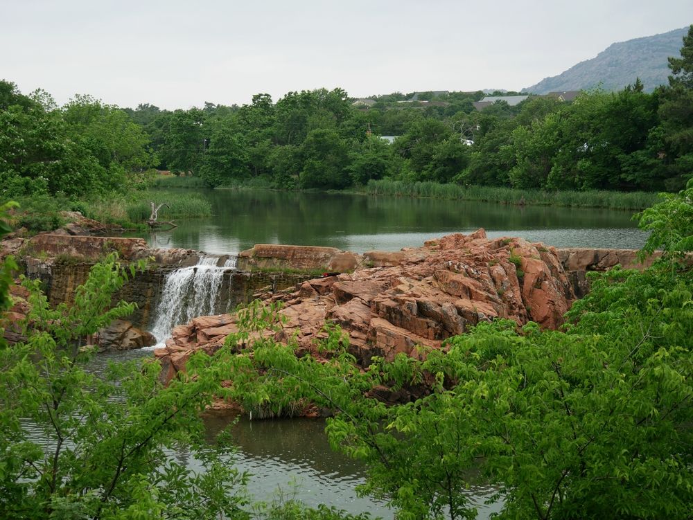 Bath Lake Waterfalls with green trees around it.