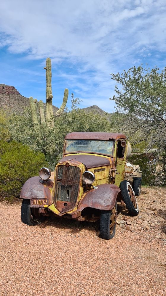 An antique car at Robson's Arizona Mining World