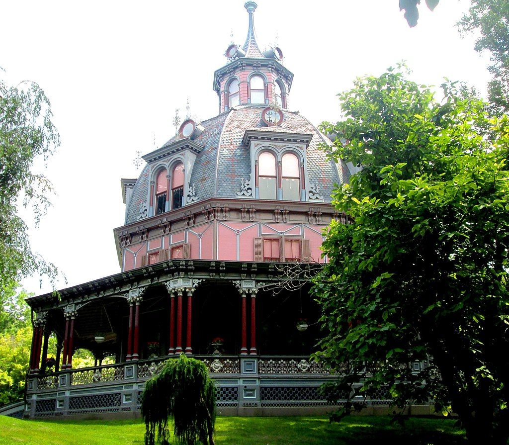 Exterior of the Armour-Stiner Octagon House