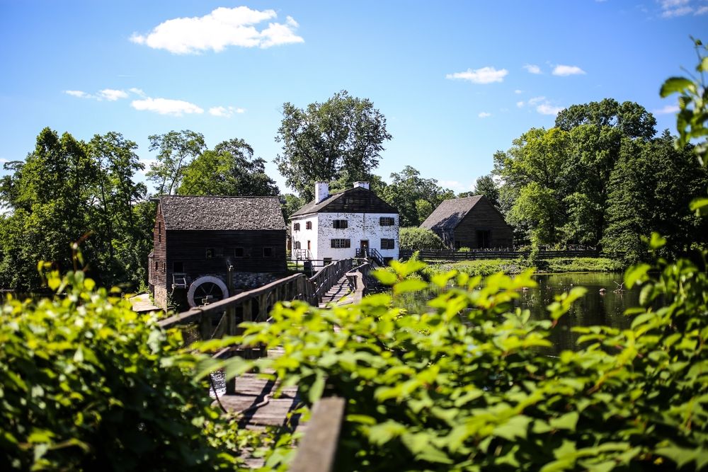 Trail leading to Philipsburg Manor
