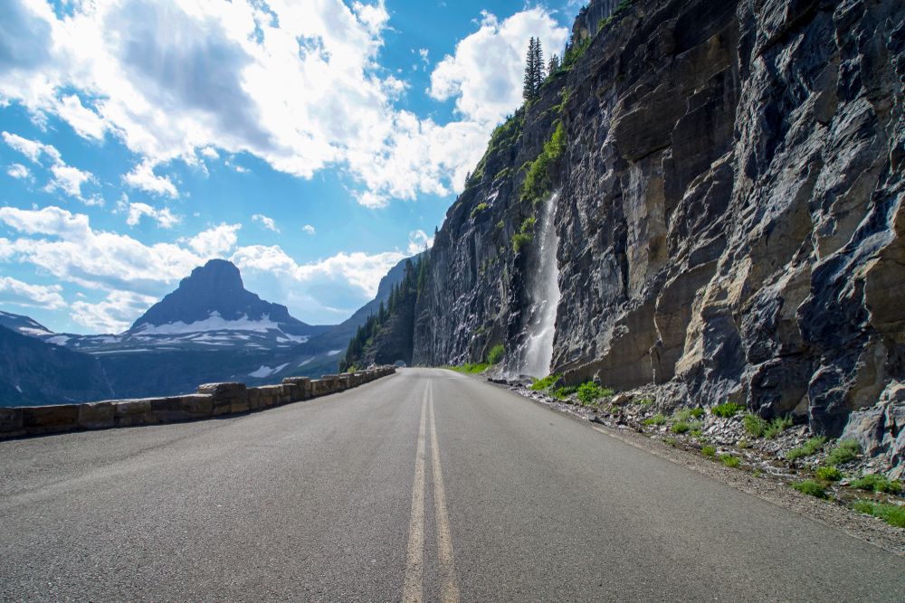 Clear road of Going-to-the-Sun Road