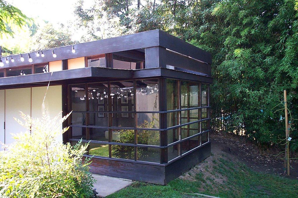 Glass windows of Schindler House