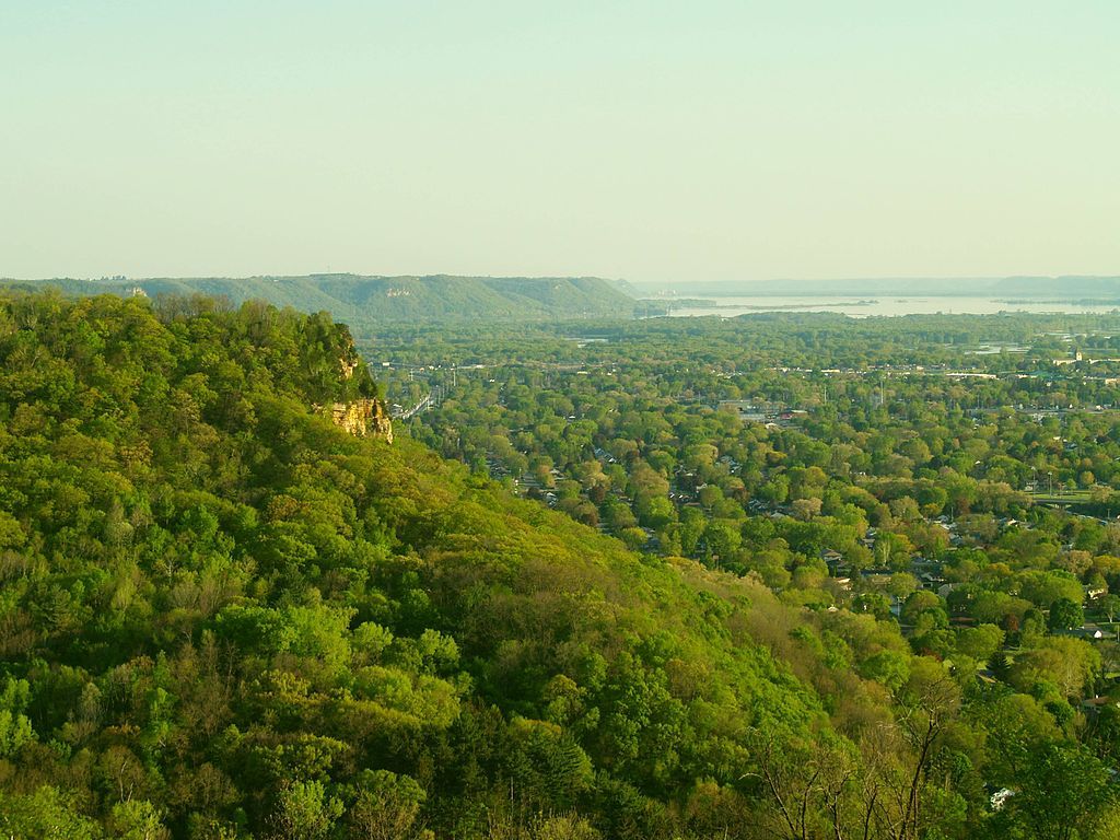 Lush greenery at Grandad Bluff
