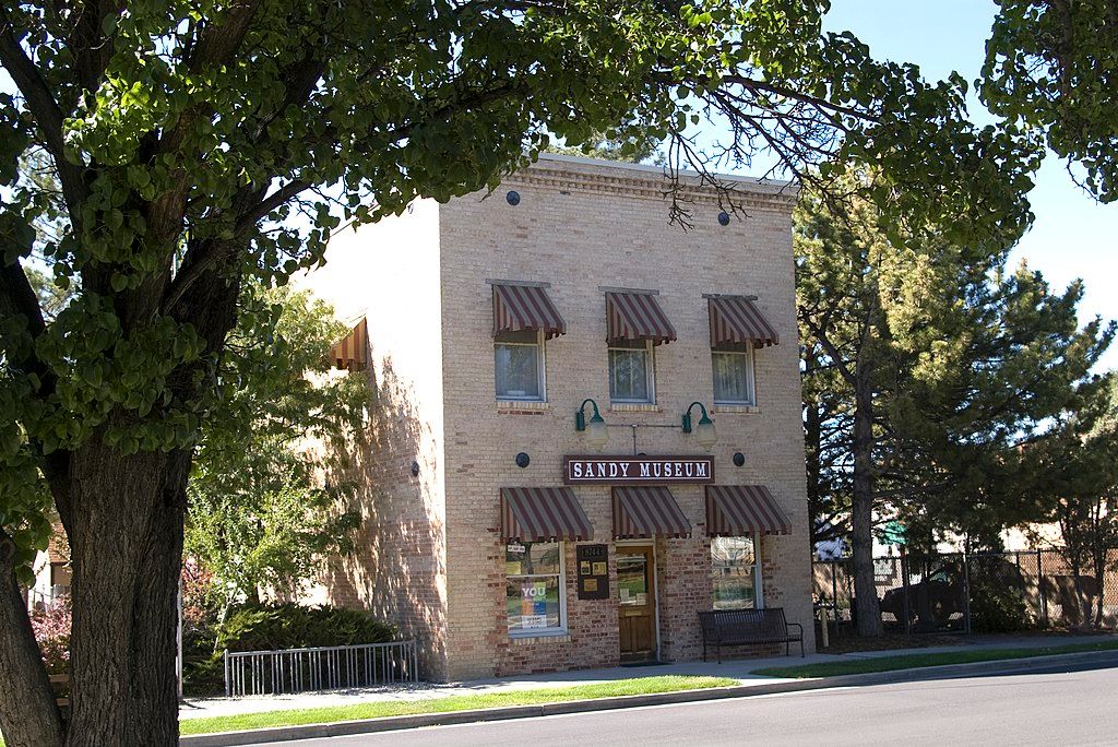 Exterior of Sandy Museum