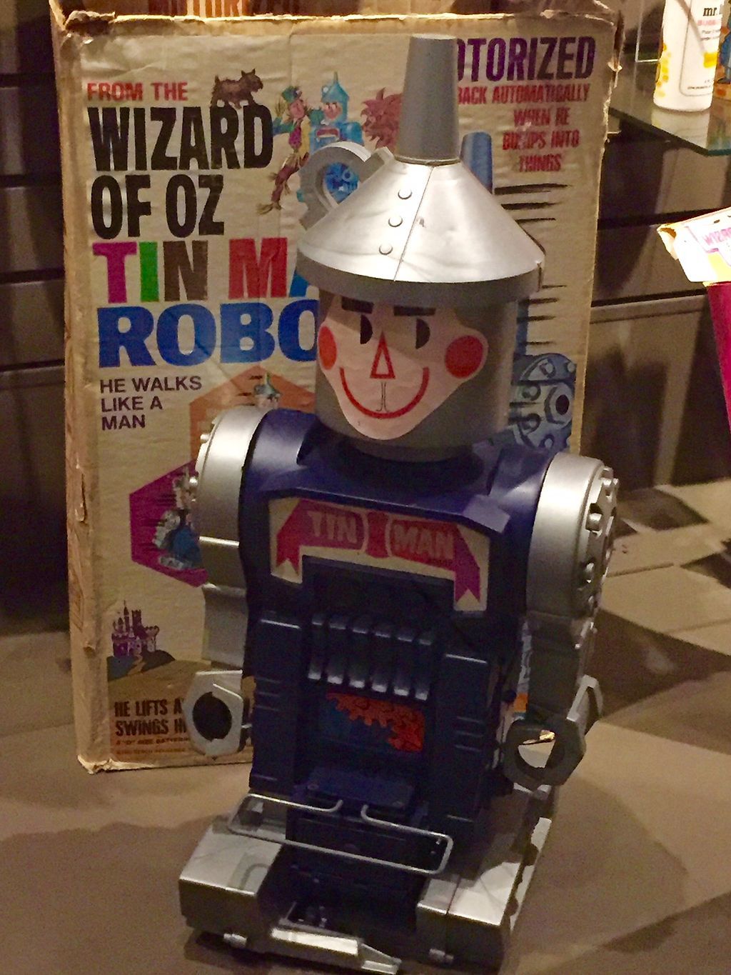 Tin man robot displayed in Oz Museum