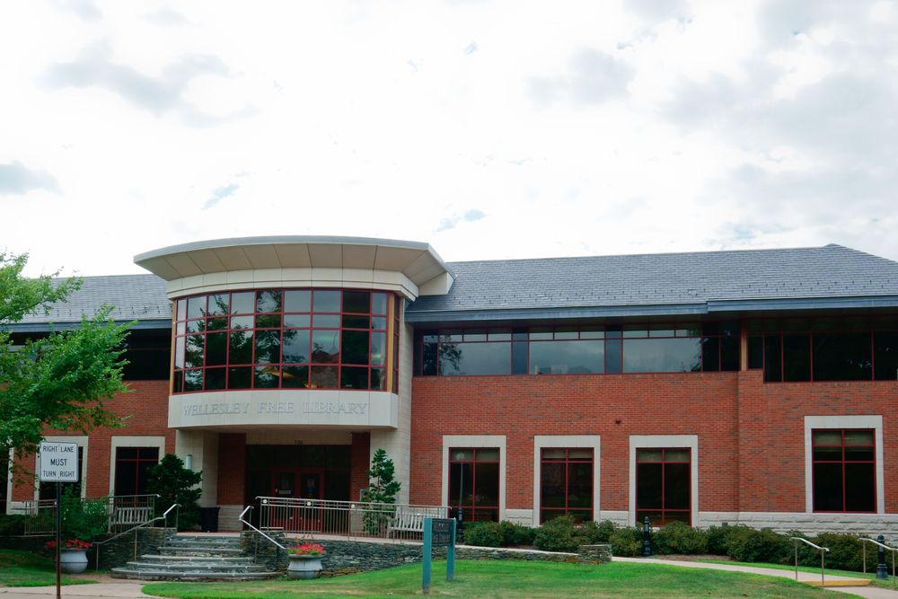 Facade of Wellesley Free Library