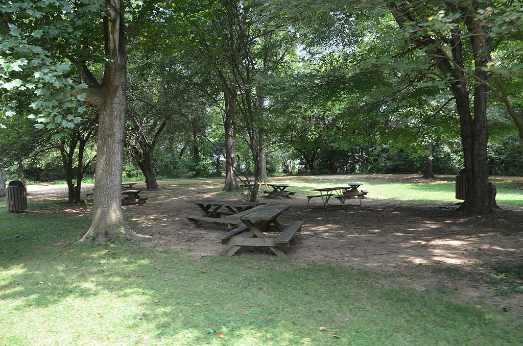 Picnic tables at Piscataway Park
