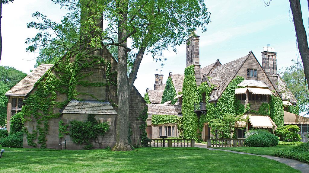 Facade of the Ford House