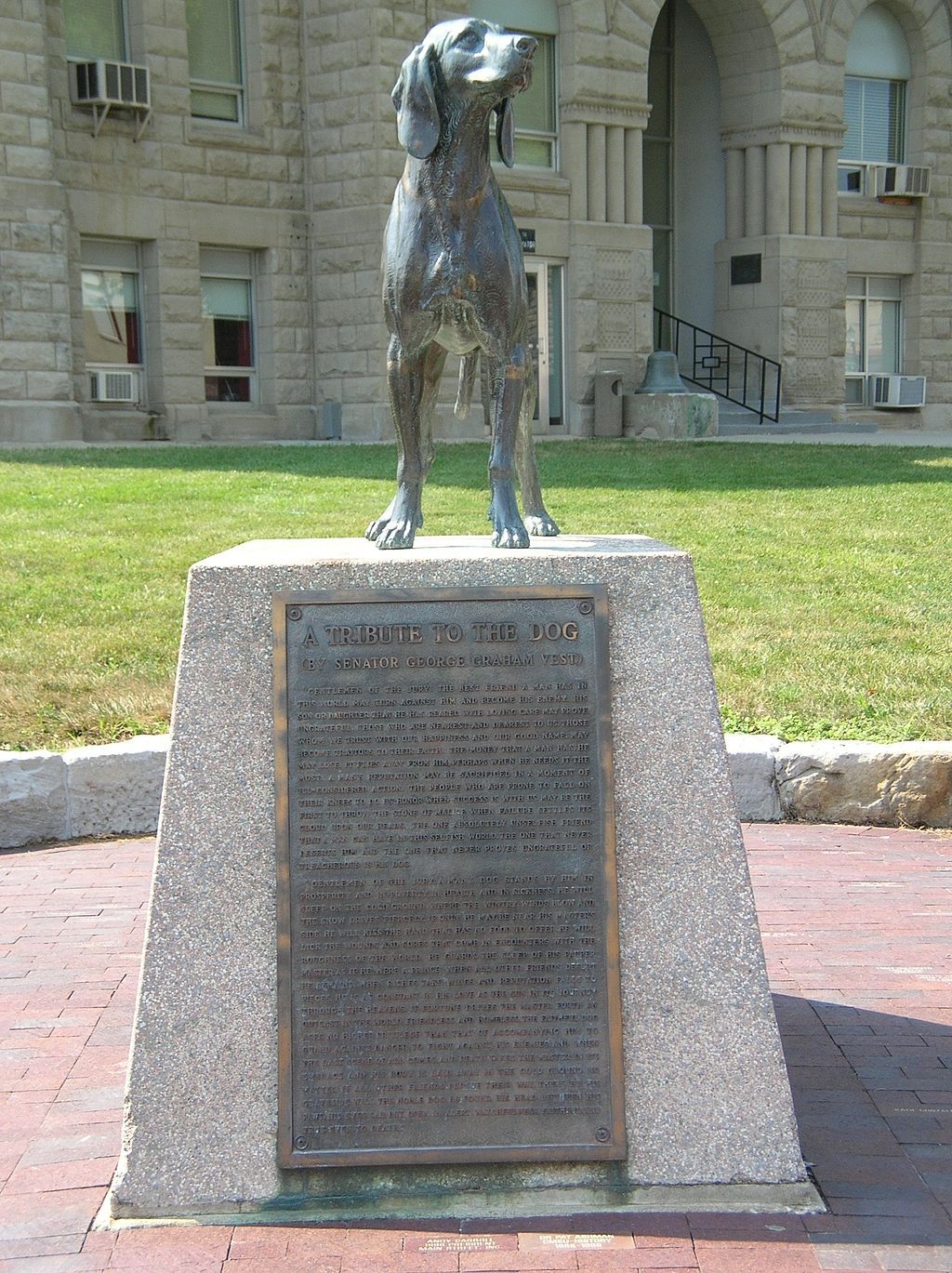 Daytime view of the Old Drum Statue