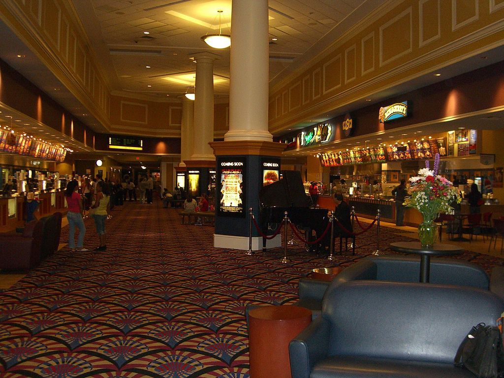 Lobby bar of Showcase Cinema de Lux City Center 15