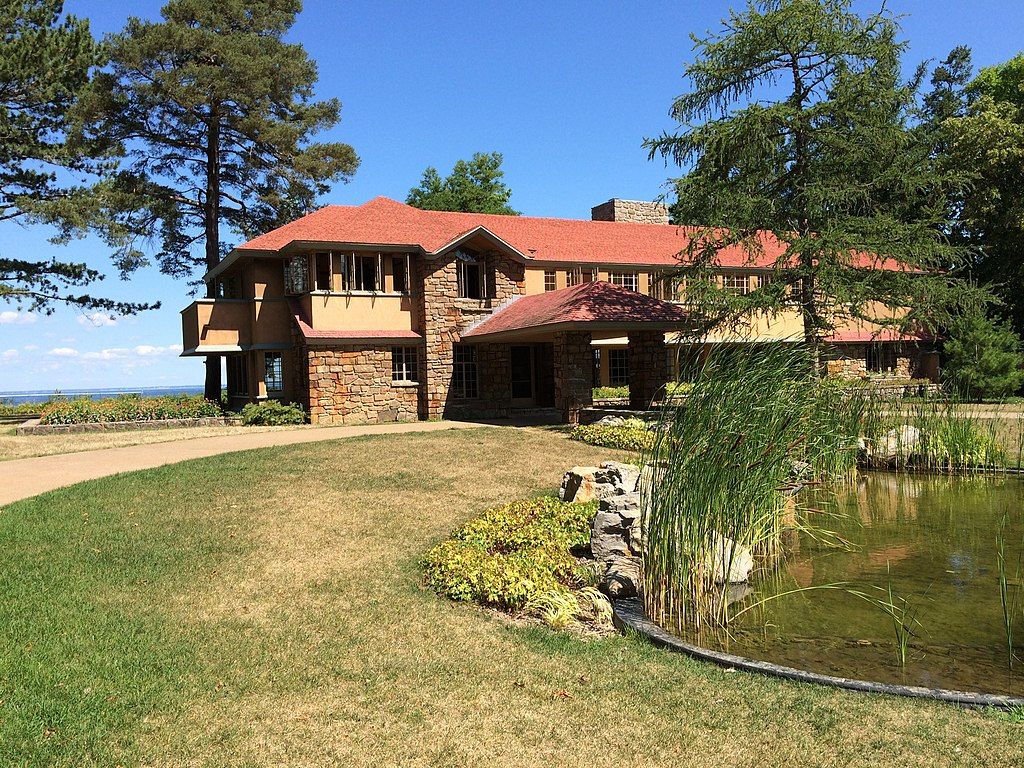 Facade of Frank Lloyd Wright's Graycliff