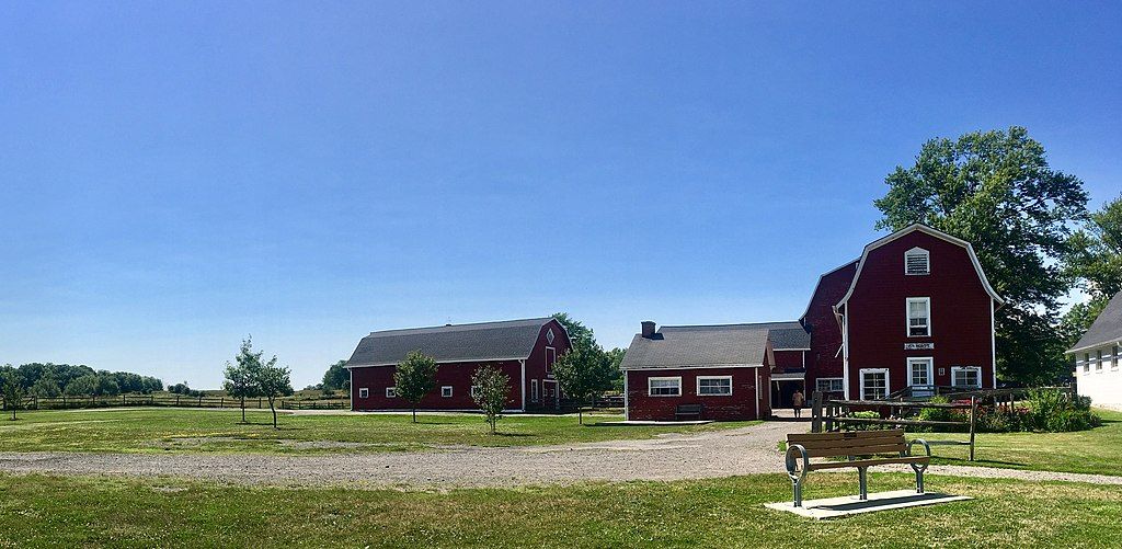 The grounds of Knox Farm State Park