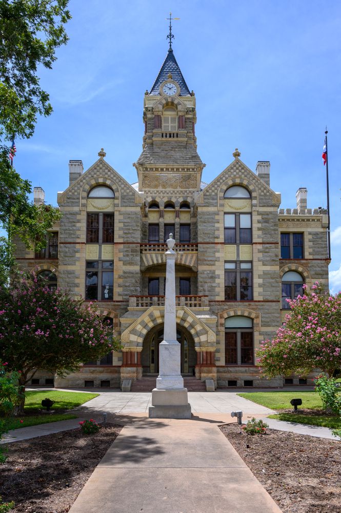Exterior of Fayette County Courthouse