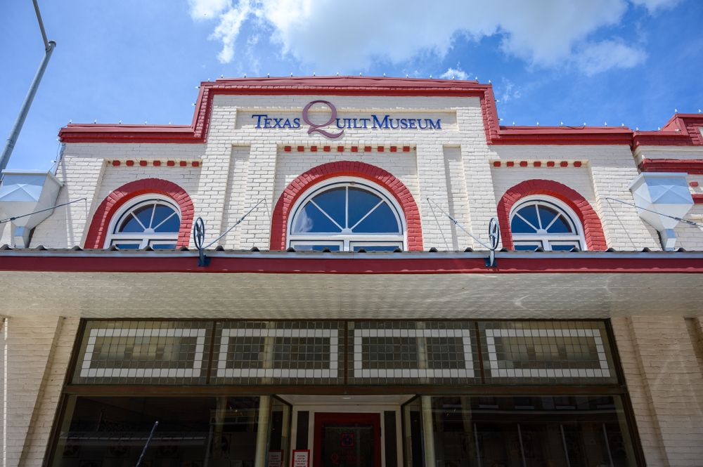 Building sign of Texas Quilt Museum