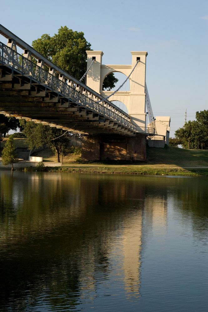 Structure of the Waco Suspension Bridge