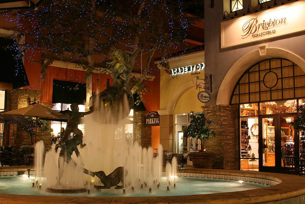 Night scene at The Promenade