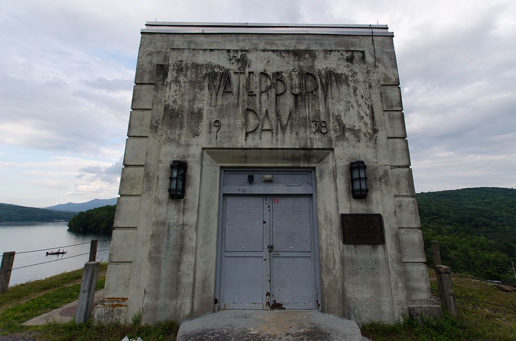 Building of the Waterbury Dam