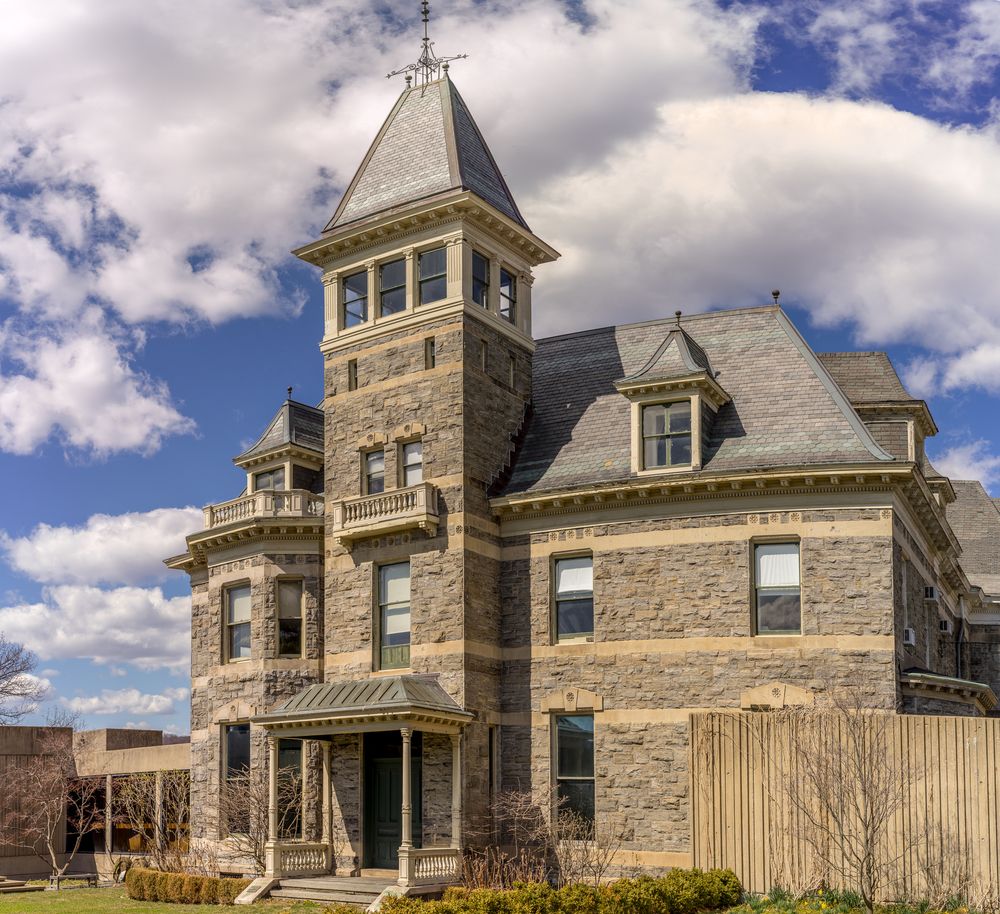 Exterior of Glenview mansion