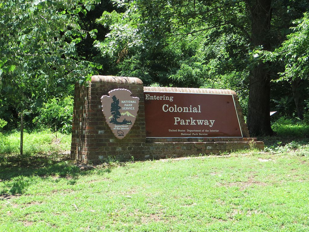 The road of Colonial Parkway