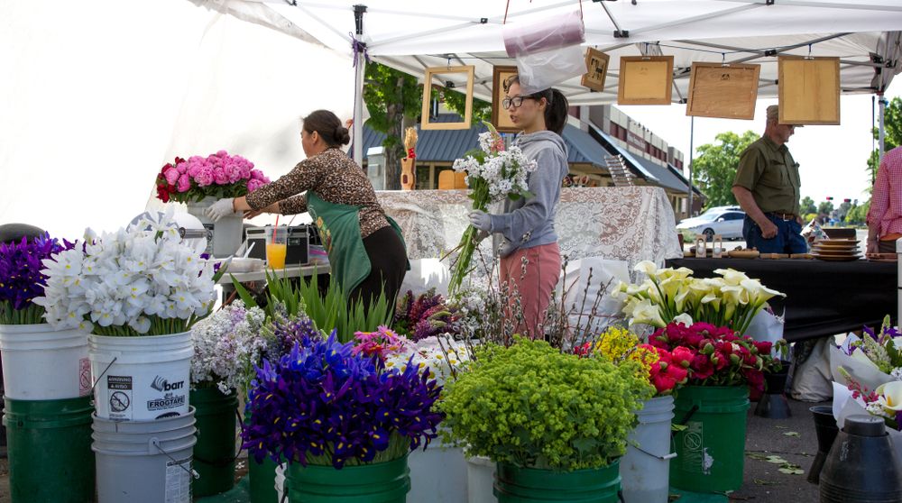 Flower vendor at Downtown Yakima Farmers Market