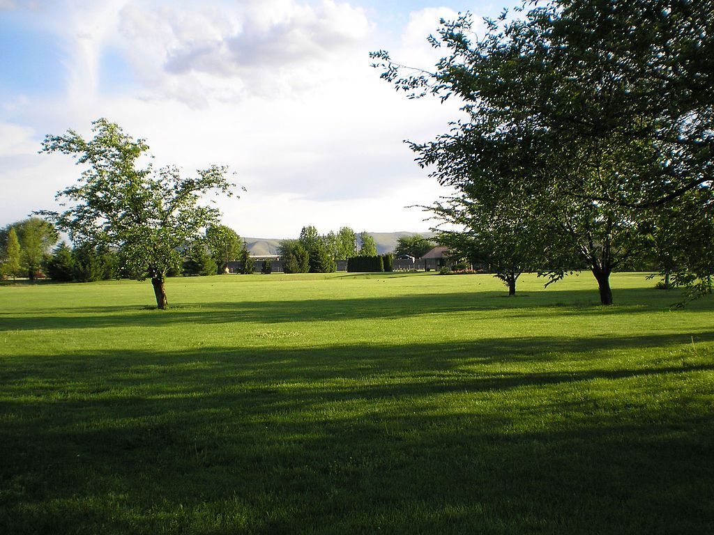 The grounds of Yakima Area Arboretum